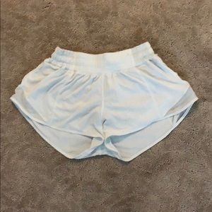 Brand new white Lululemon Hottie Hot shorts 2.5”